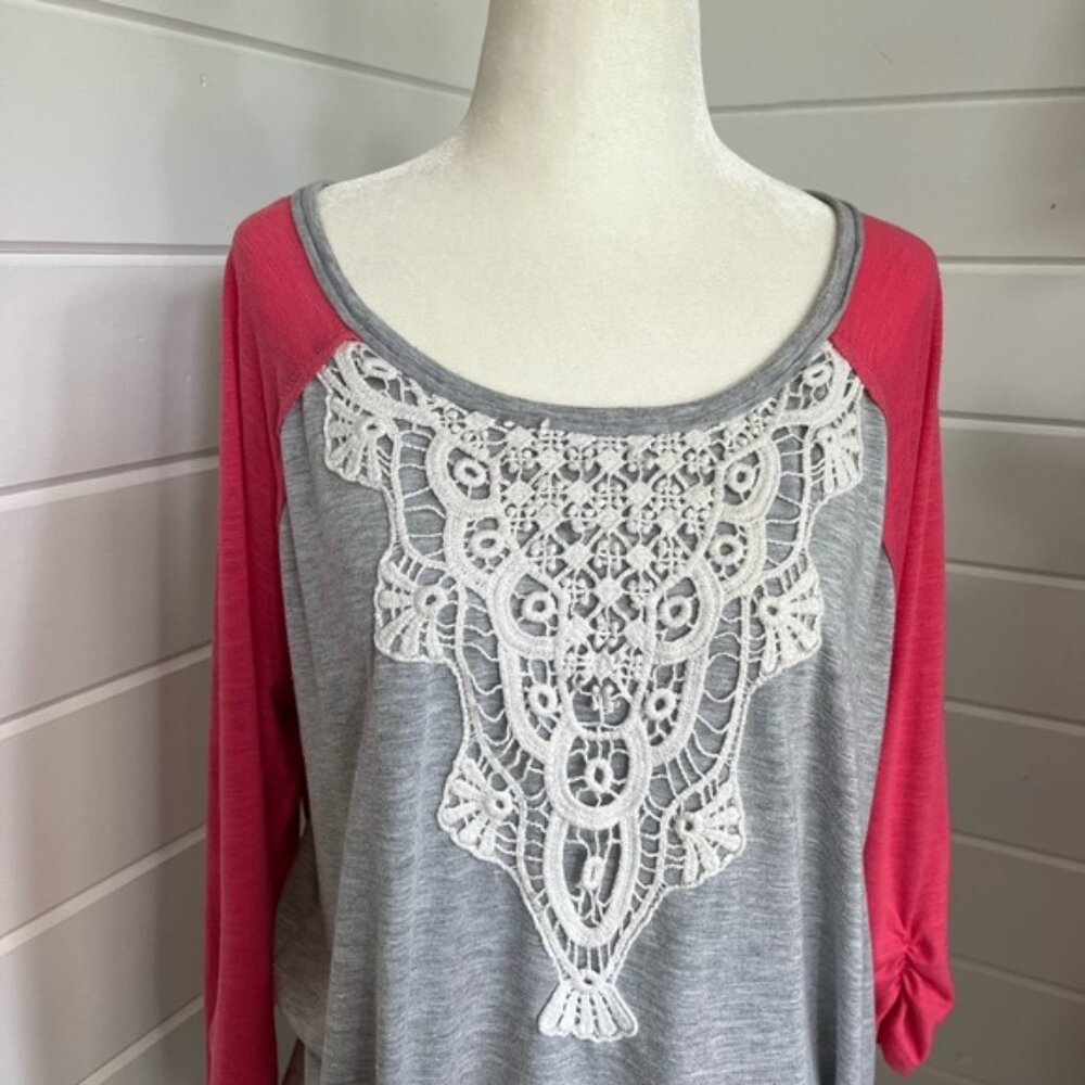 Maurice’s Ladies Plus-size 2X Top with embroidery & button down back, see note
